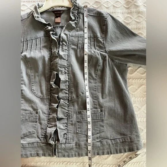 Multiples Gray Ruffled Denim Jacket Zipper Closure Women’s Size 1X - Picture 12 of 15